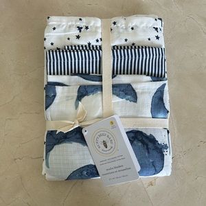 Burt’s Bee Hello Moon! Organic Muslin Baby Swaddle Blankets 3 Pack
